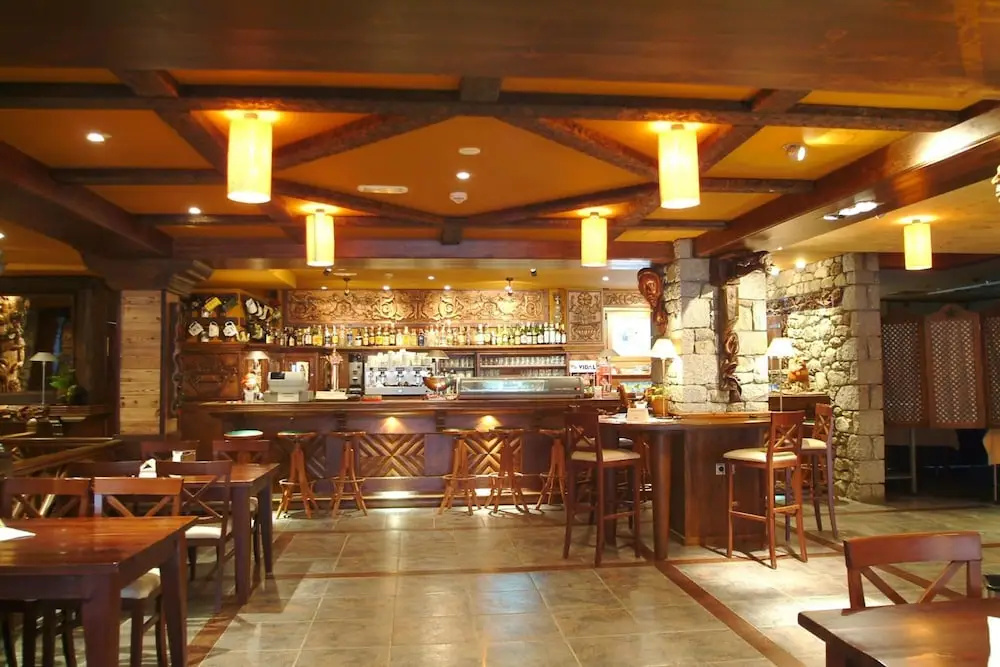 Food & Beverage