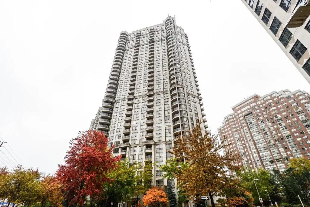 Amazing 2BR & 2BTH - Near Square One Mall