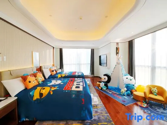 Deluxe Family room with city view