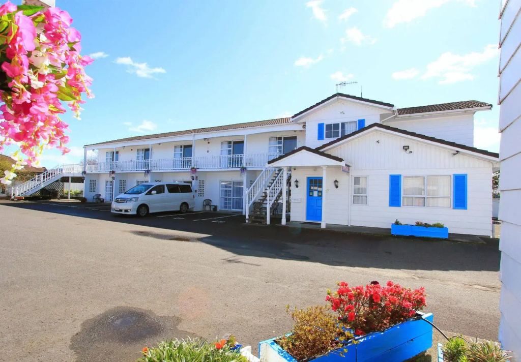 Golden Glow Motel