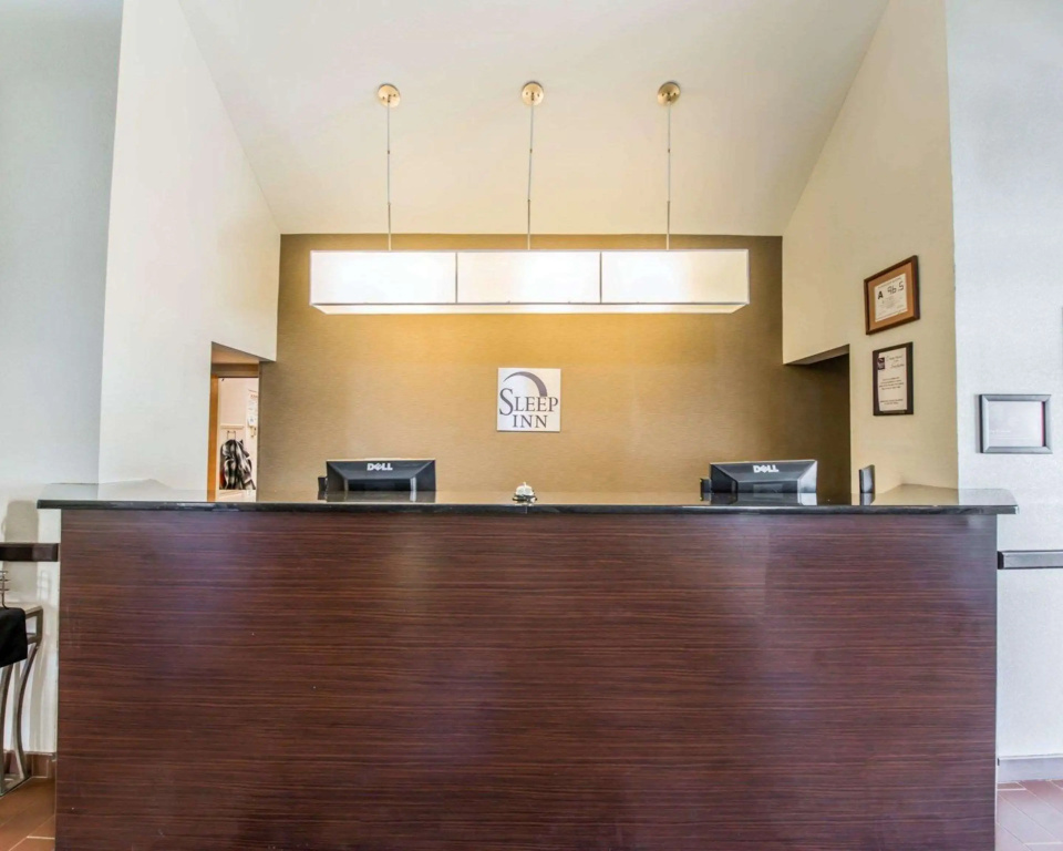Lobby & Reception