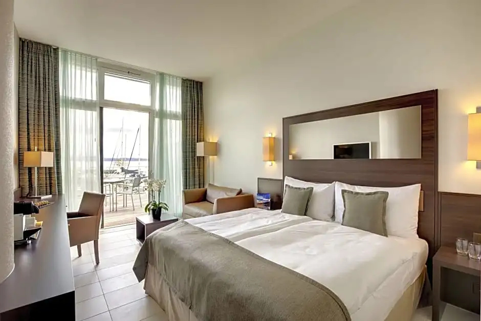 Deluxe room with lake view