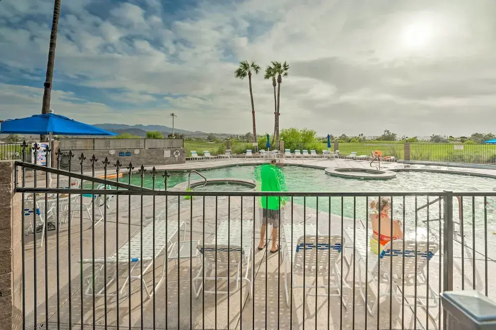 Walk to Beach: Lake Havasu Condo w/ Pool Access