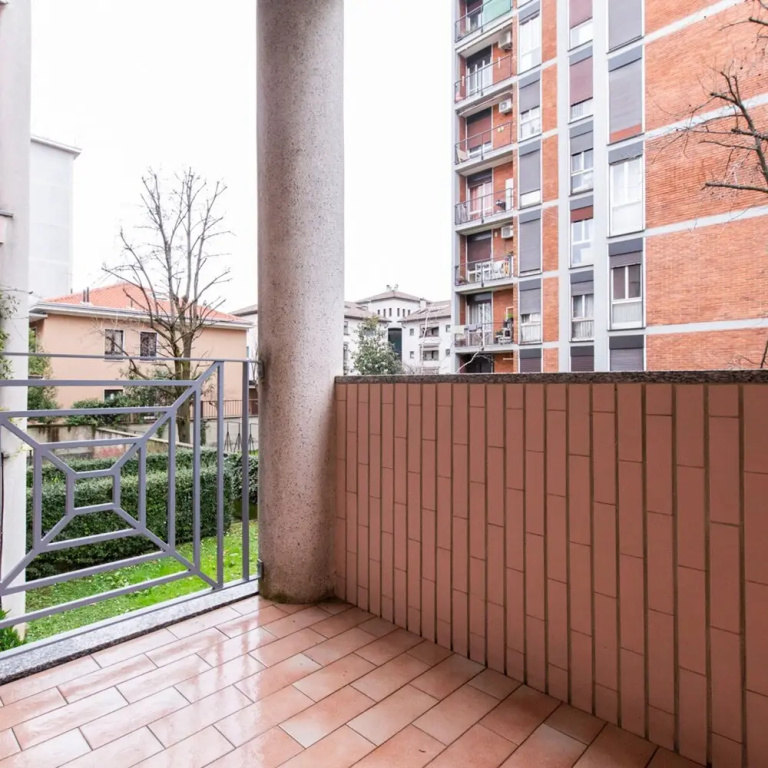 Pisani 4 in Monza With 1 Bathrooms