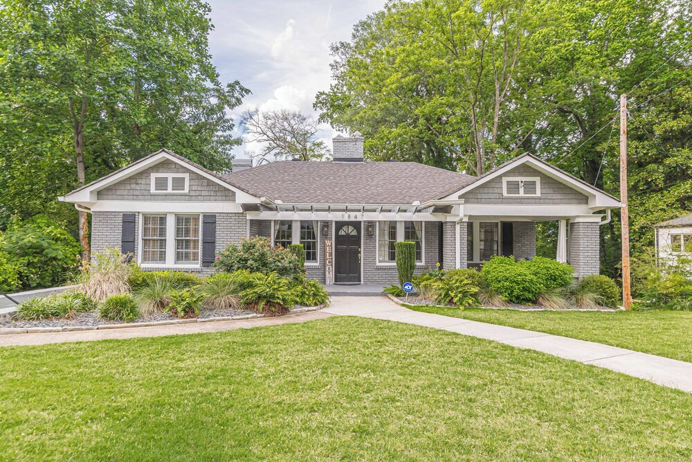 Luxury 5BR Retreat with Private Pool