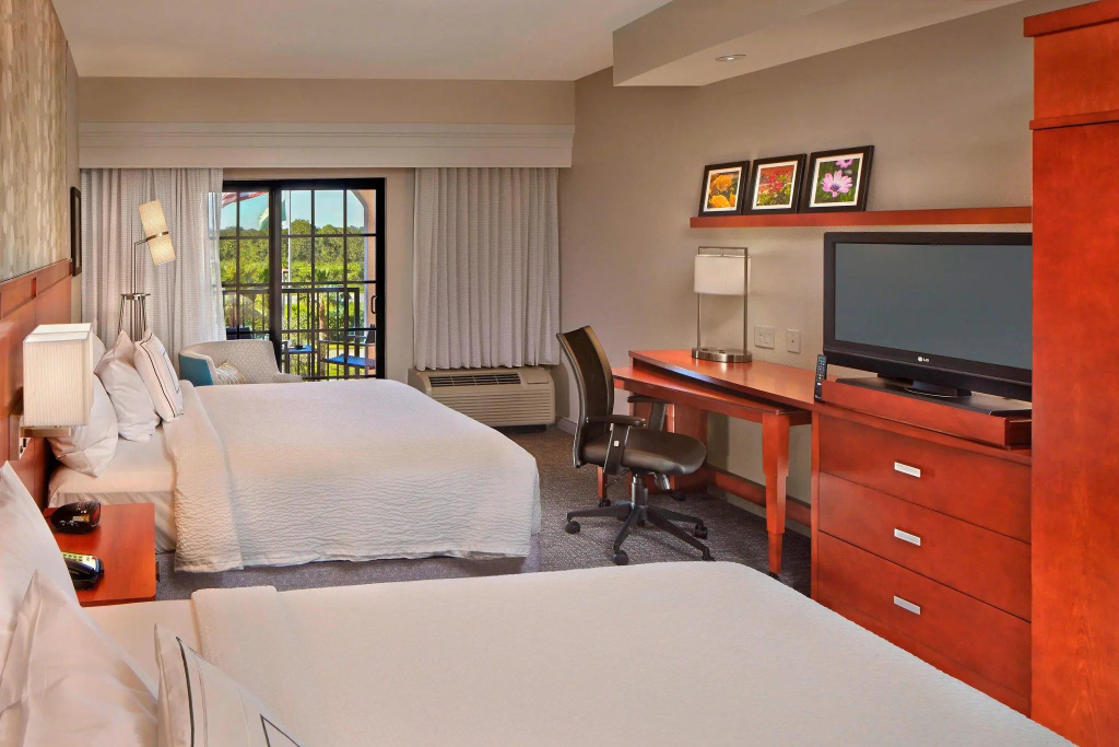 Standard Quadruple room with balcony