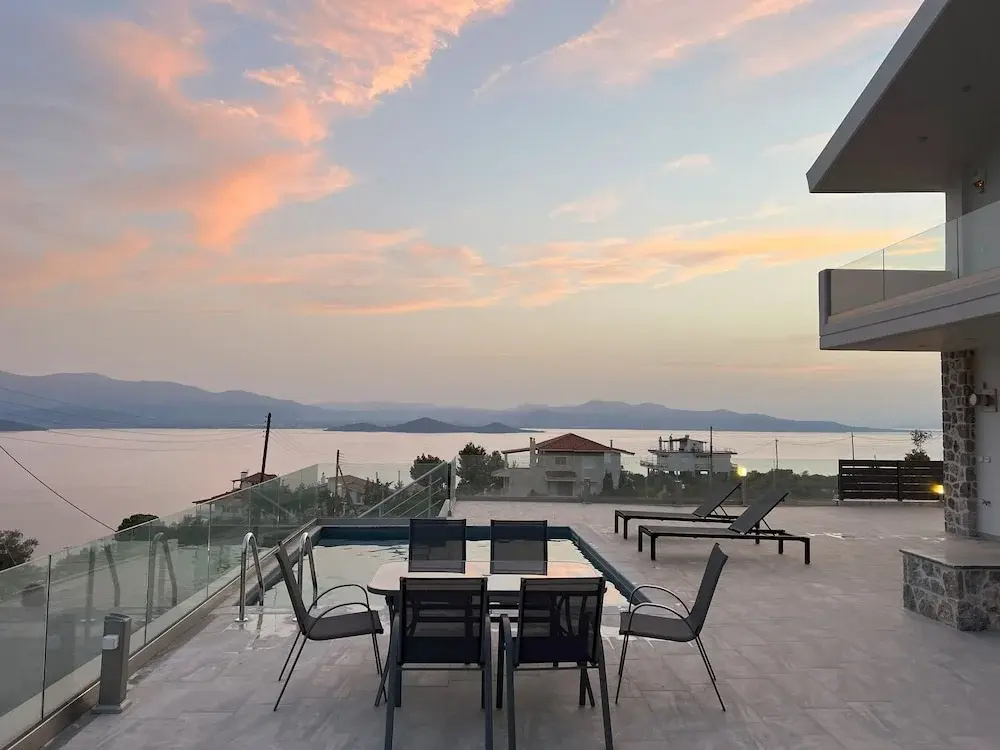 2 Bedrooms Luxury room with pool view
