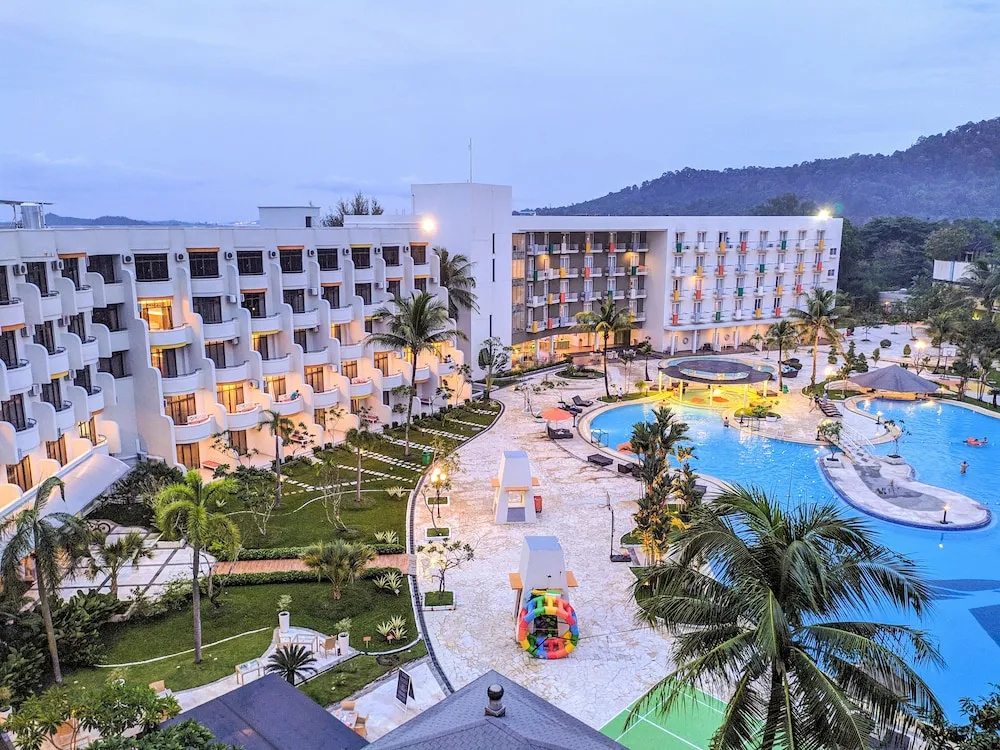 HARRIS Resort Batam Waterfront - Tap to explore photos