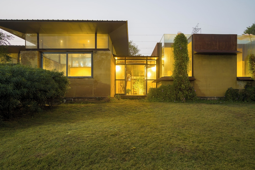 ELIVAAS Hari Bagh 4 BHK Villa
