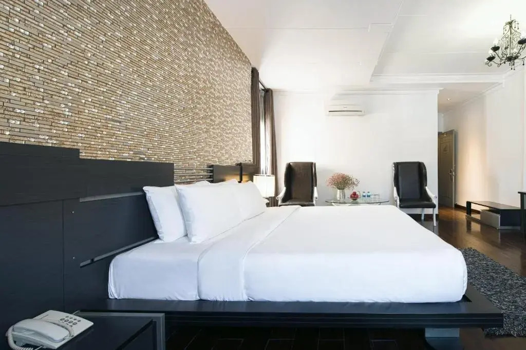 Номер Standard в A&EM - The Petit Hotel