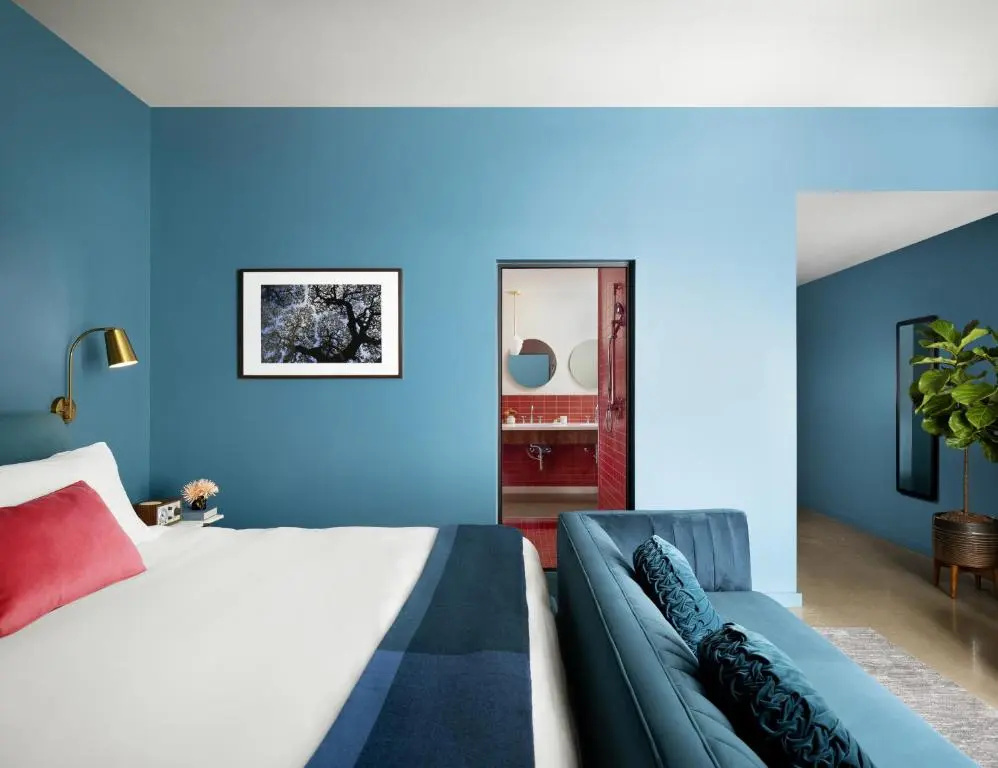 Suite with balcony