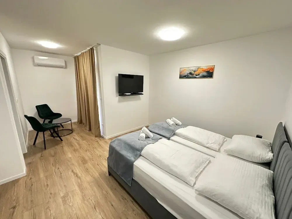 1 Bedroom Superior Double room with city view (full double bed)