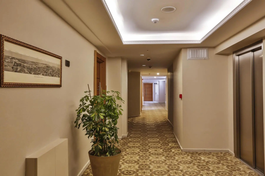 Lobby & Reception