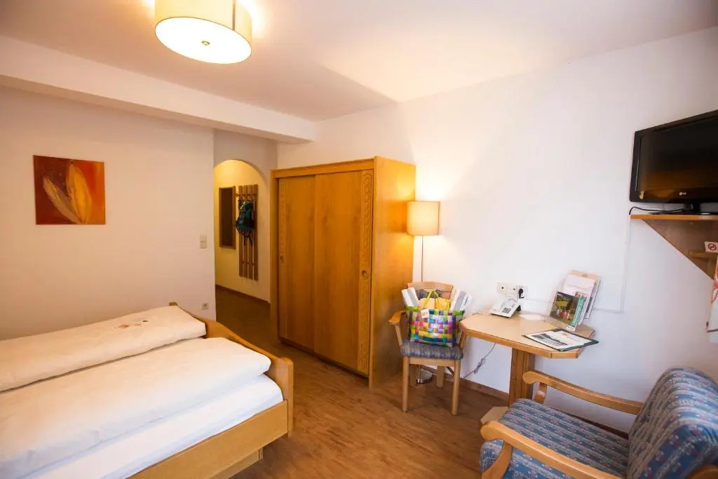 Economy room