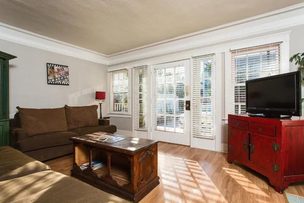 Hollywood Hills Suites - Chambres