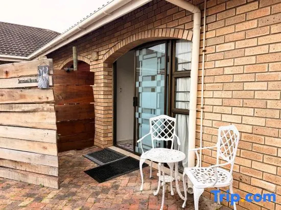 Serene 1-Bedroom Apartment in Plettenberg Bay - Guinea's Nest