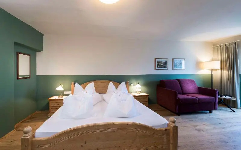 尊爵雙人房，配有大床