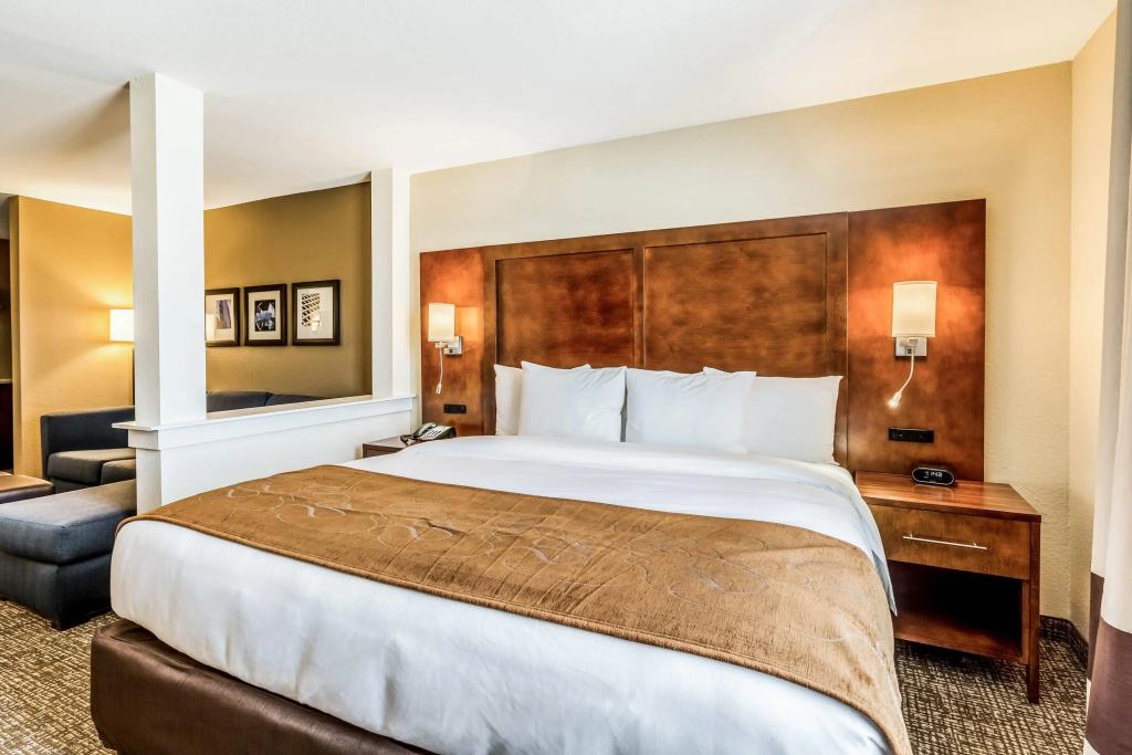 Double Suite (full double bed)