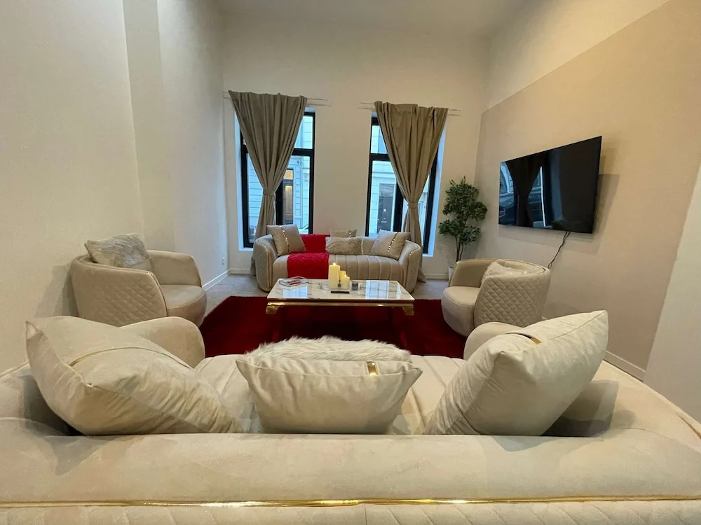 One Lux Stay Near Antwerp Central Grande Deluxe 3 Bedroom Suite