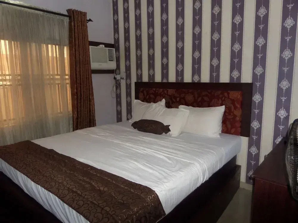 Deluxe Double room (full double bed)