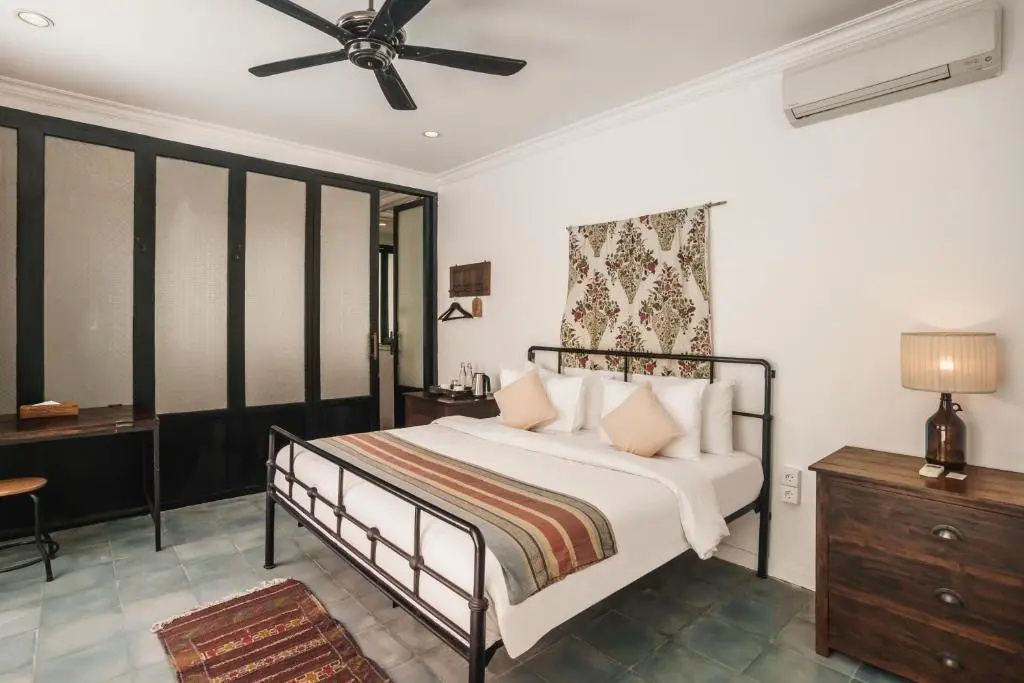 Deluxe Double room (full double bed)