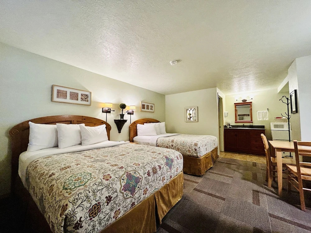 Economy Quadruple Basement room