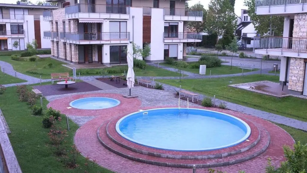 Lakeside Luxury Apartment - фото 18