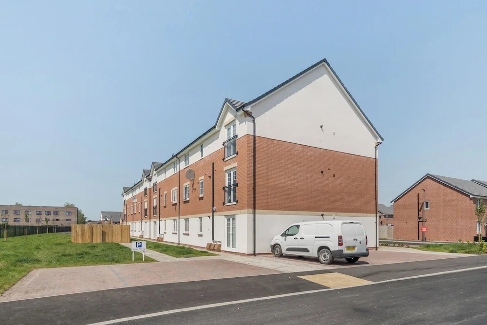 Near Stadium - Free Parking - Sleeps 4