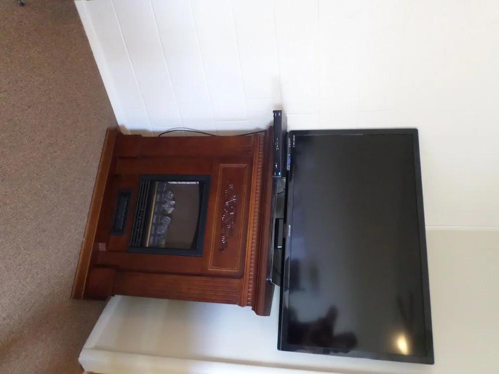 Standard Sextuple Family room