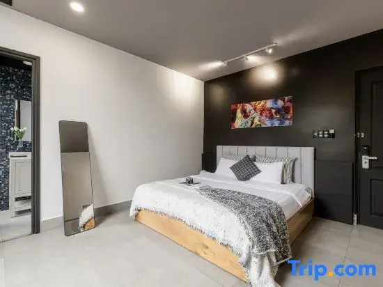 Deluxe Double room with garden view (full double bed)