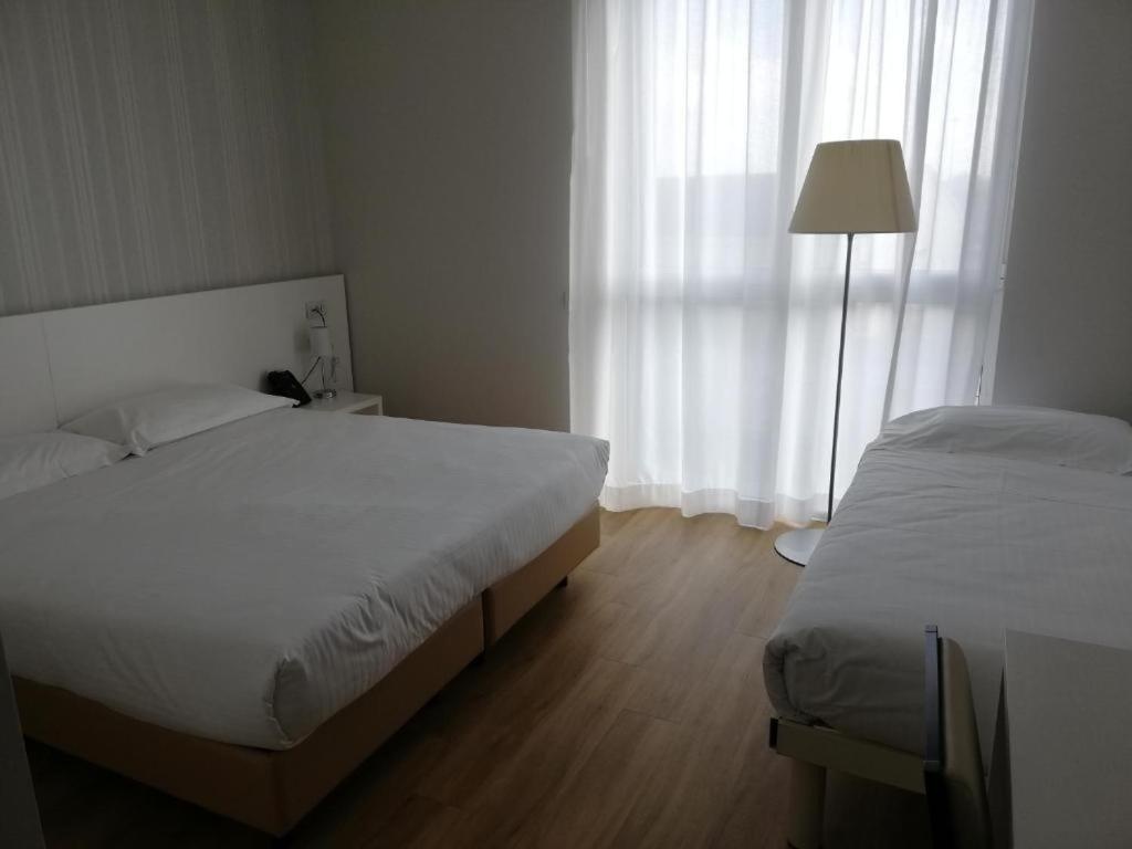 Triple room (full double bed and single bed) (queen size bed)