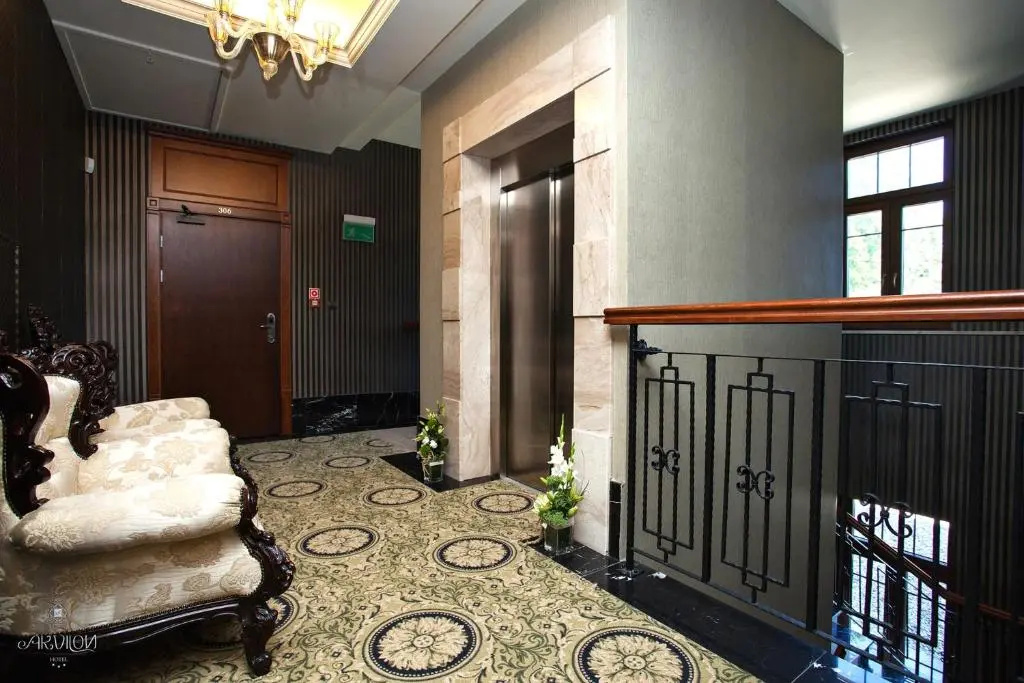 Lobby & Reception
