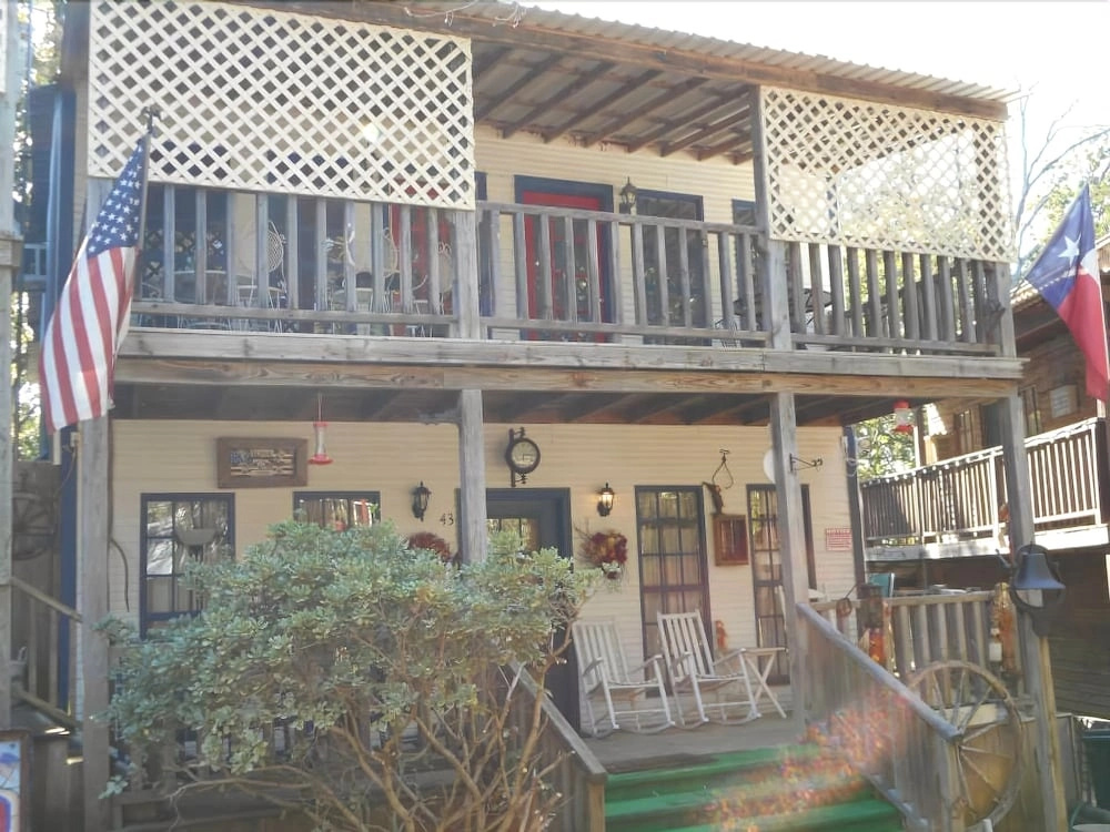 Lone Star Bed and Bath - Photo 1