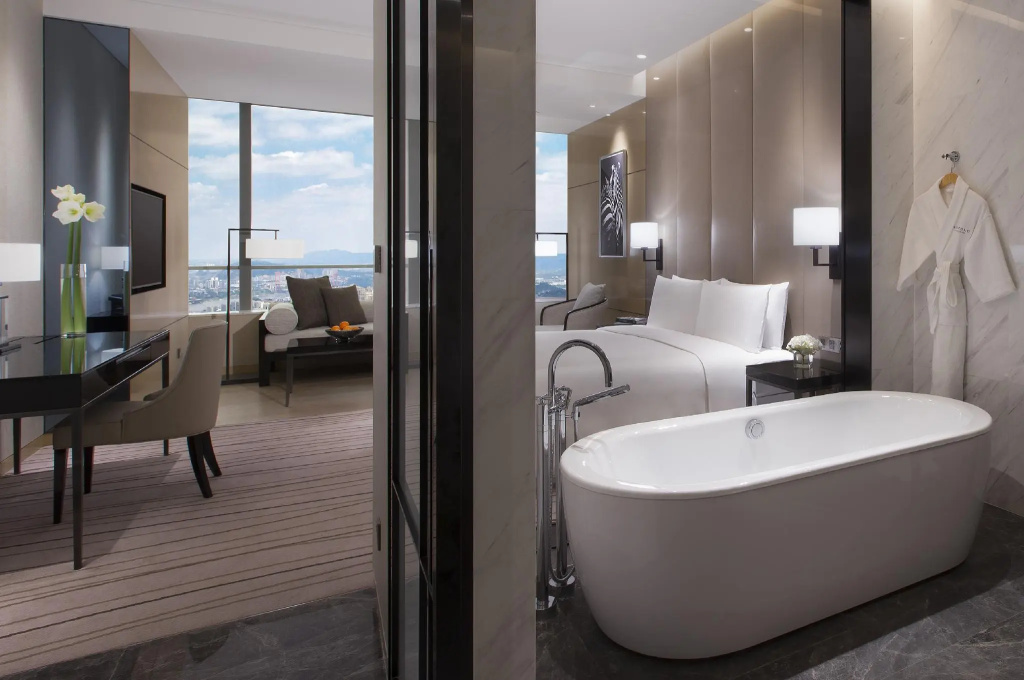 Grand Double room with river view (full double bed)