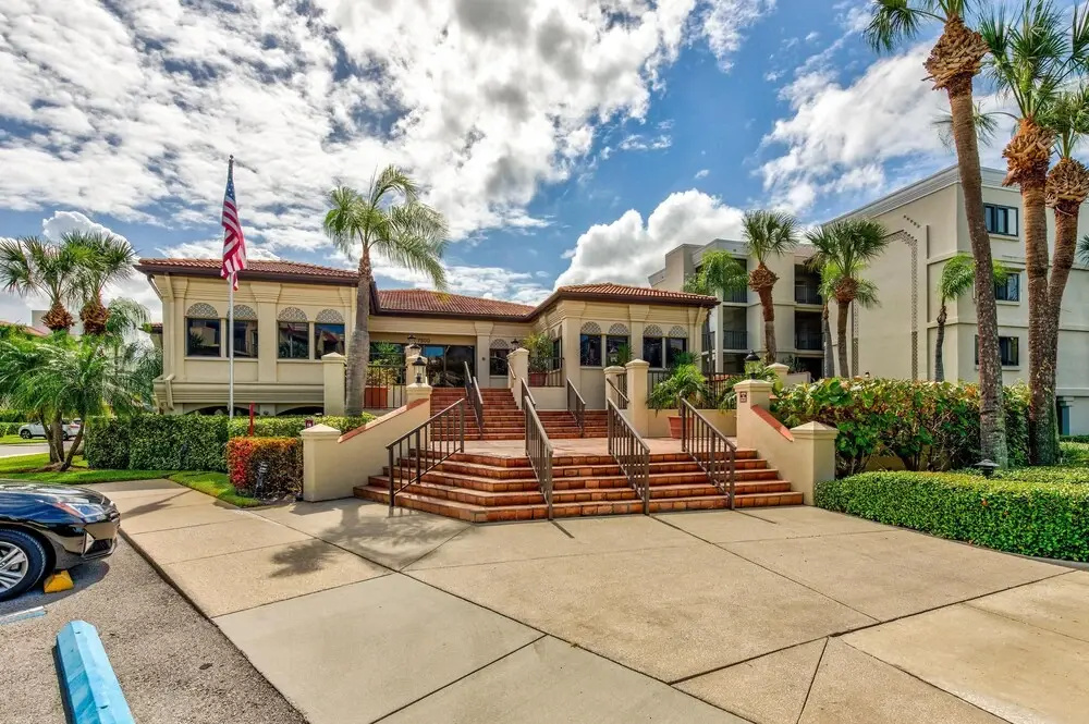 Land's End 306 Building 3 - ALL New! Across Pool/spa