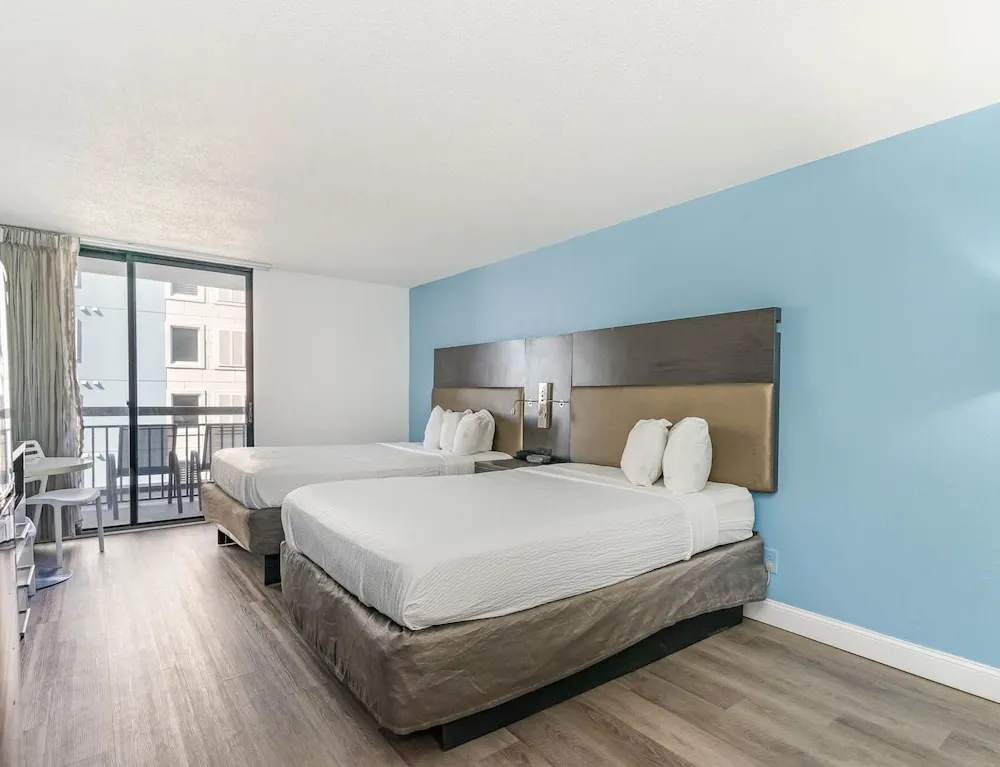 Standard Quadruple room with balcony and with ocean view