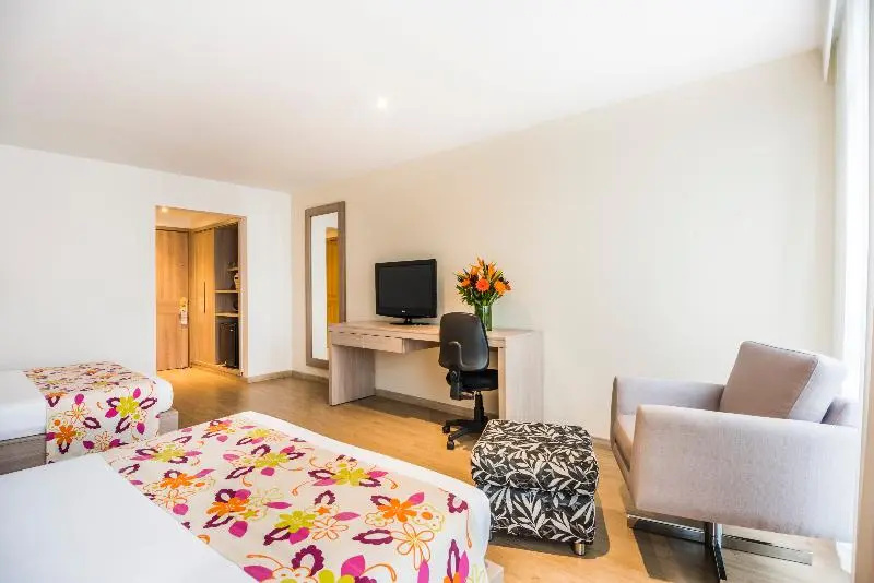 Hotel Rosales Plaza - Chambres