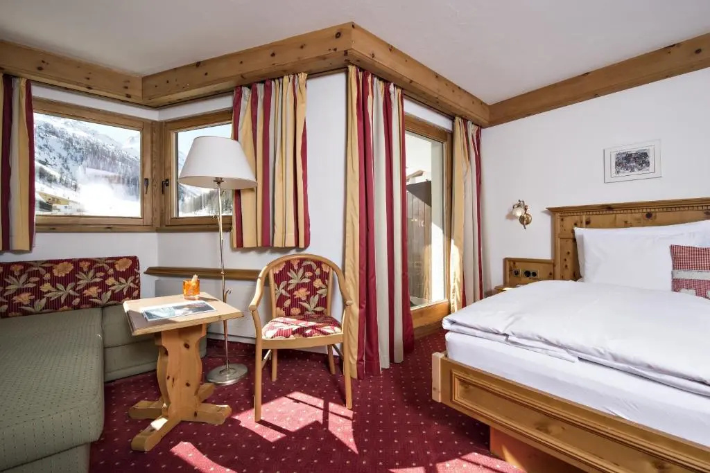 Standard Double room with balcony (full double bed)