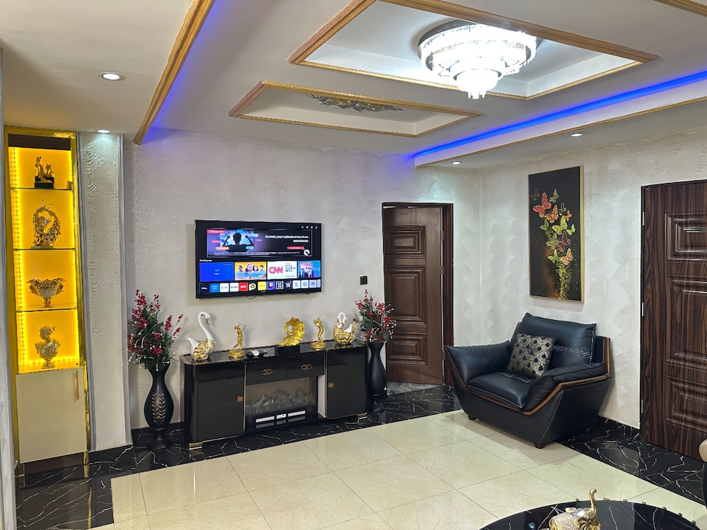 Tobby Royal Suites