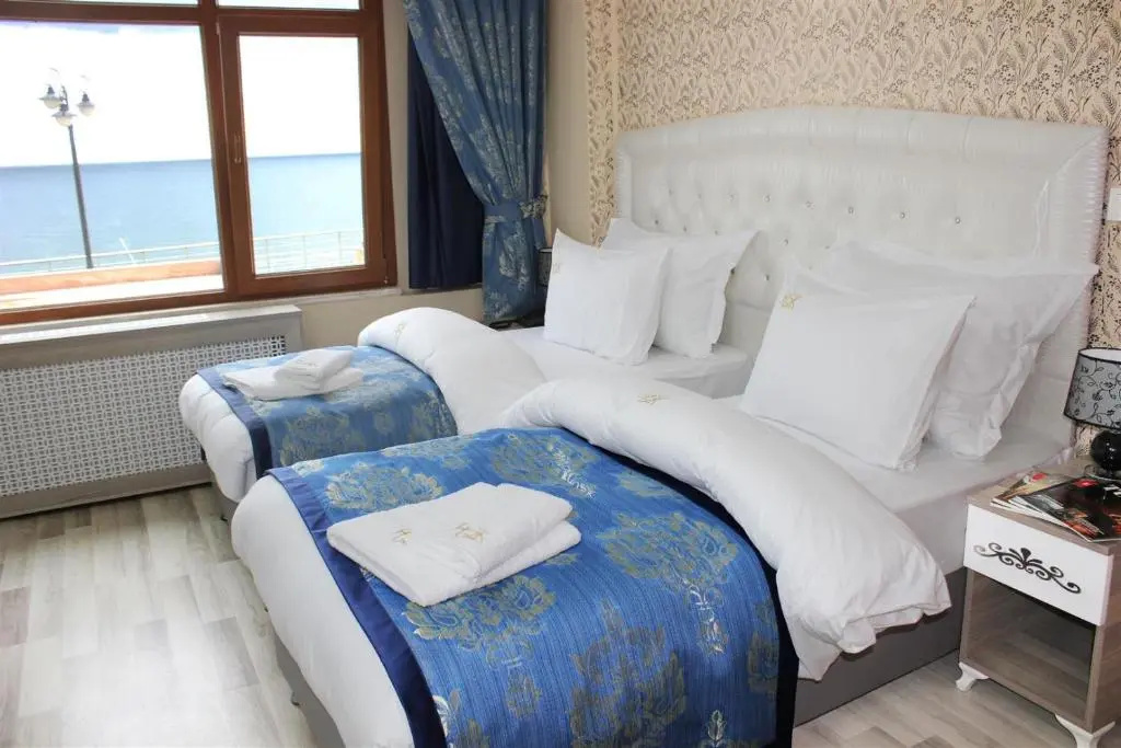 Standard Quadruple room with sea view