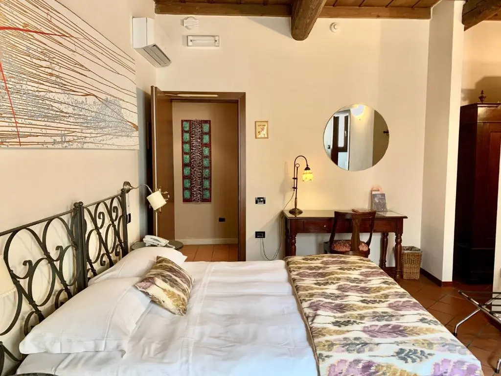Standard Double room (full double bed)