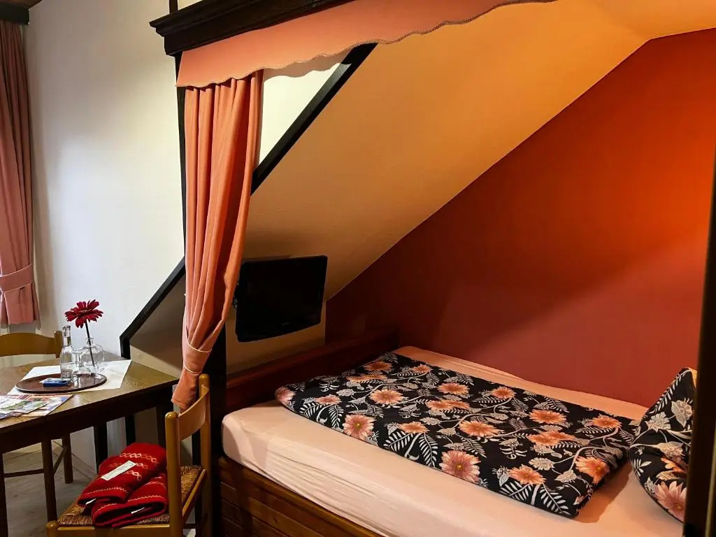 Economy room