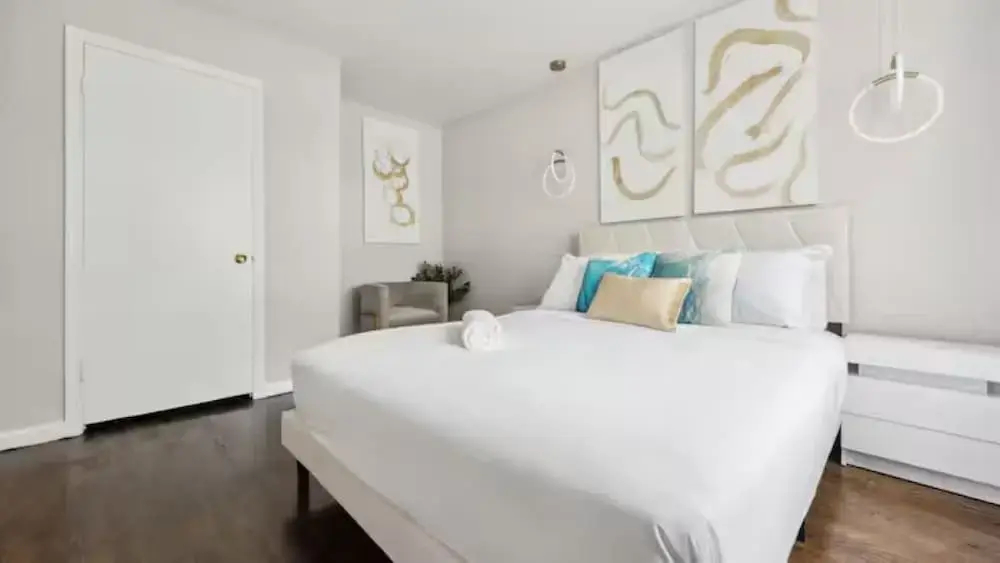 Upscale 3BR NY Home with Free Parking — фото