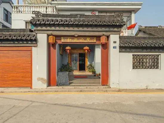Hefeng Courtyard Inn