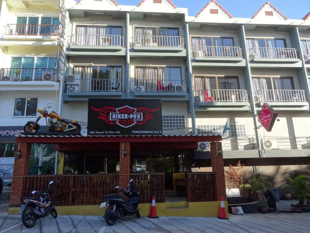 The Lounge Hotel