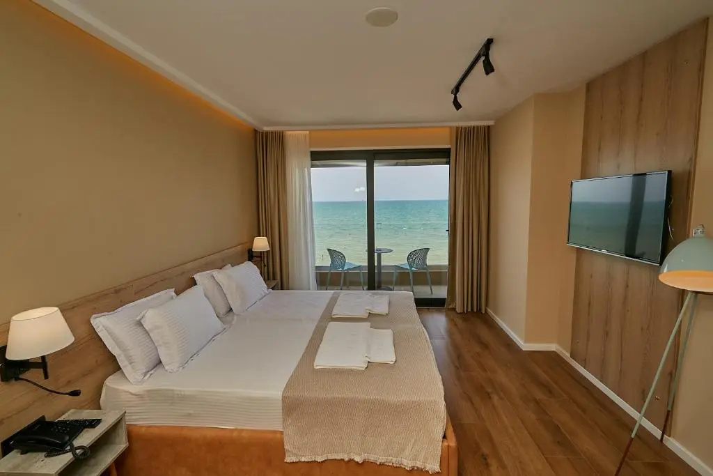 Deluxe Double room with sea view (full double bed)