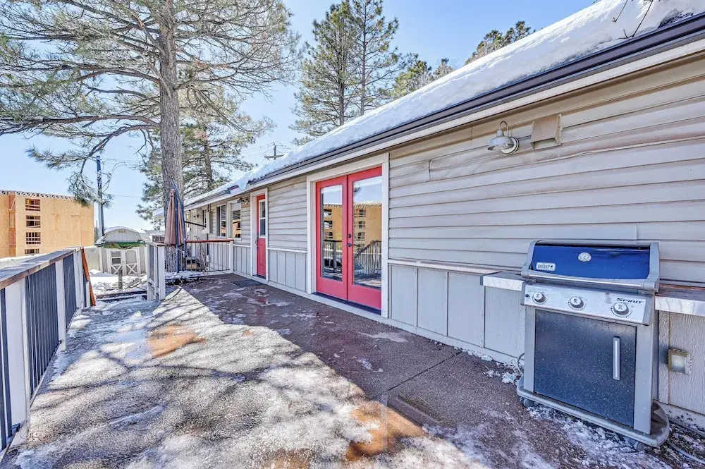 Flagstaff Home w/ Grill: 3 Mi to Historic Downtown