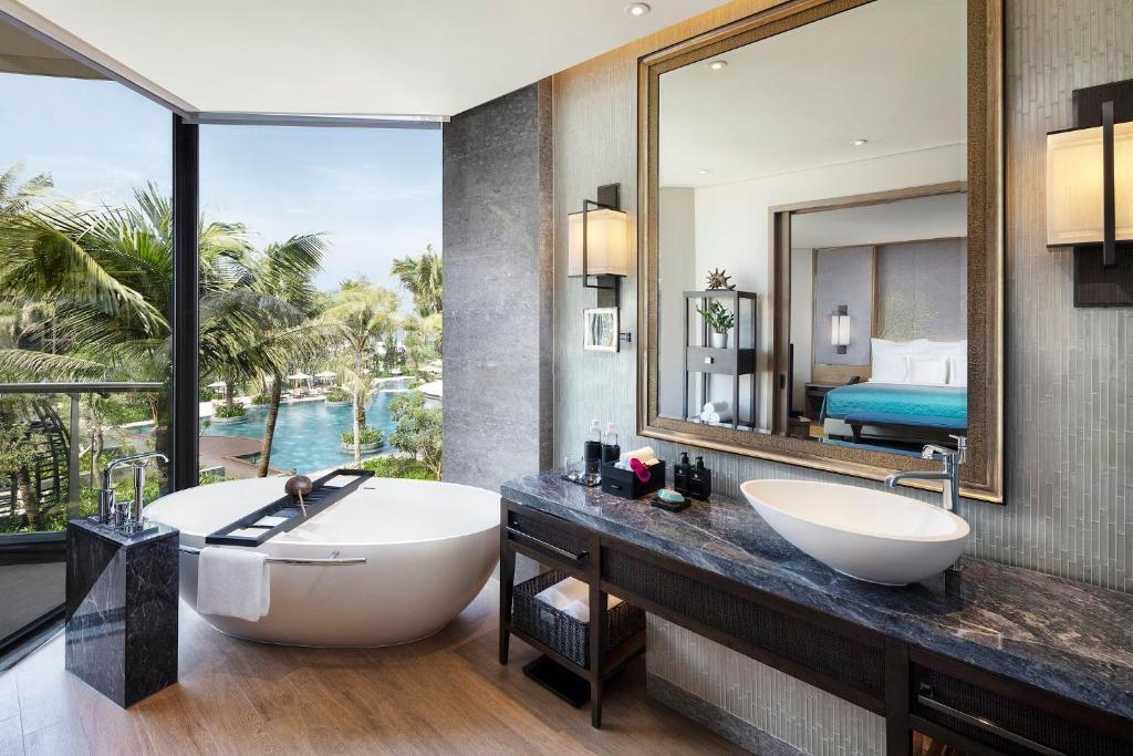 Intercontinental Phu Quoc Long Beach Resort