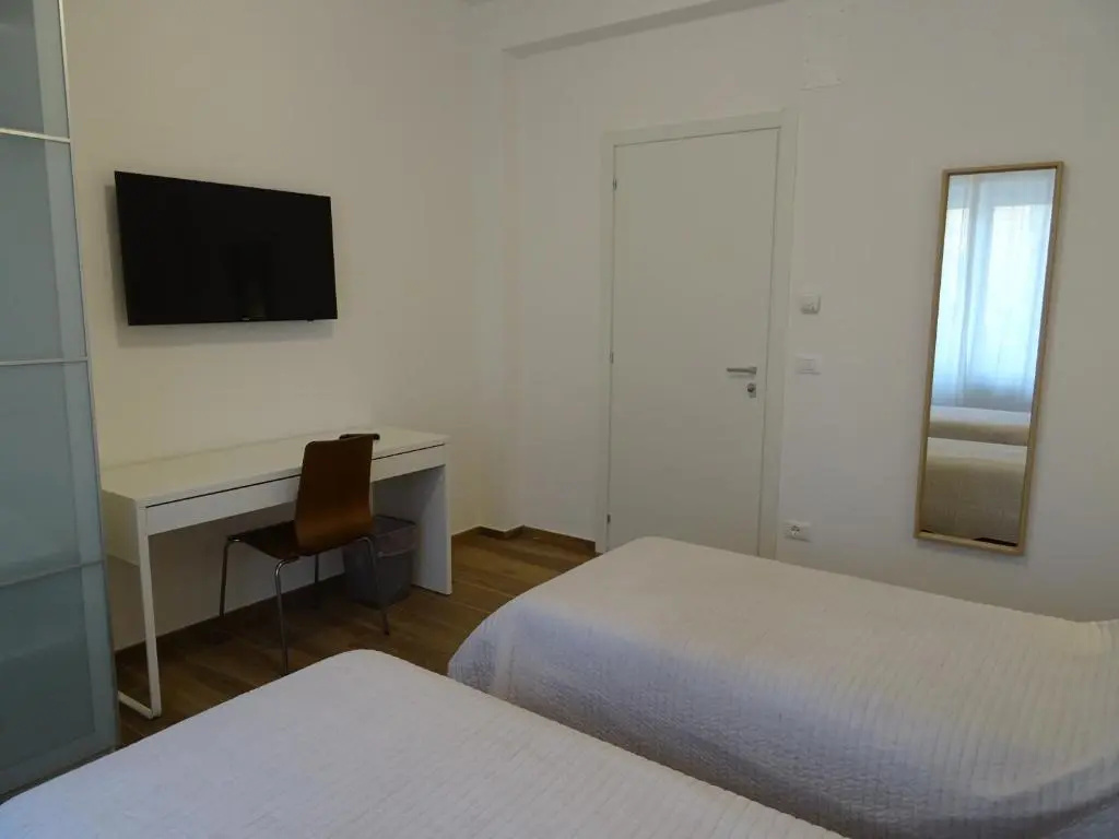 Economy room