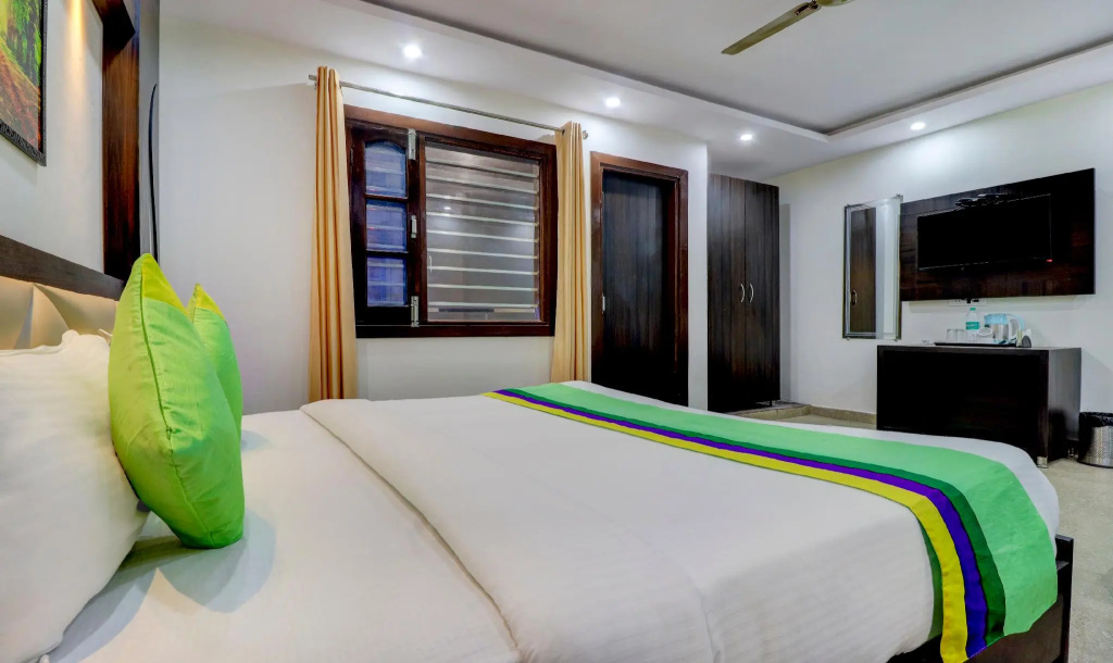 Premium Double room (full double bed)